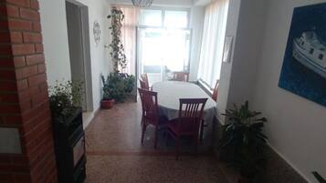 Casa (Four Bedroom Holiday Home With Terrac) | Comedor