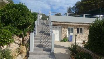 House (Four Bedroom Holiday Home With Terrac) | Exterior