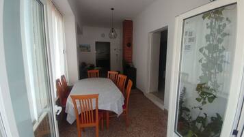 House (Four Bedroom Holiday Home With Terrac) | Dining room