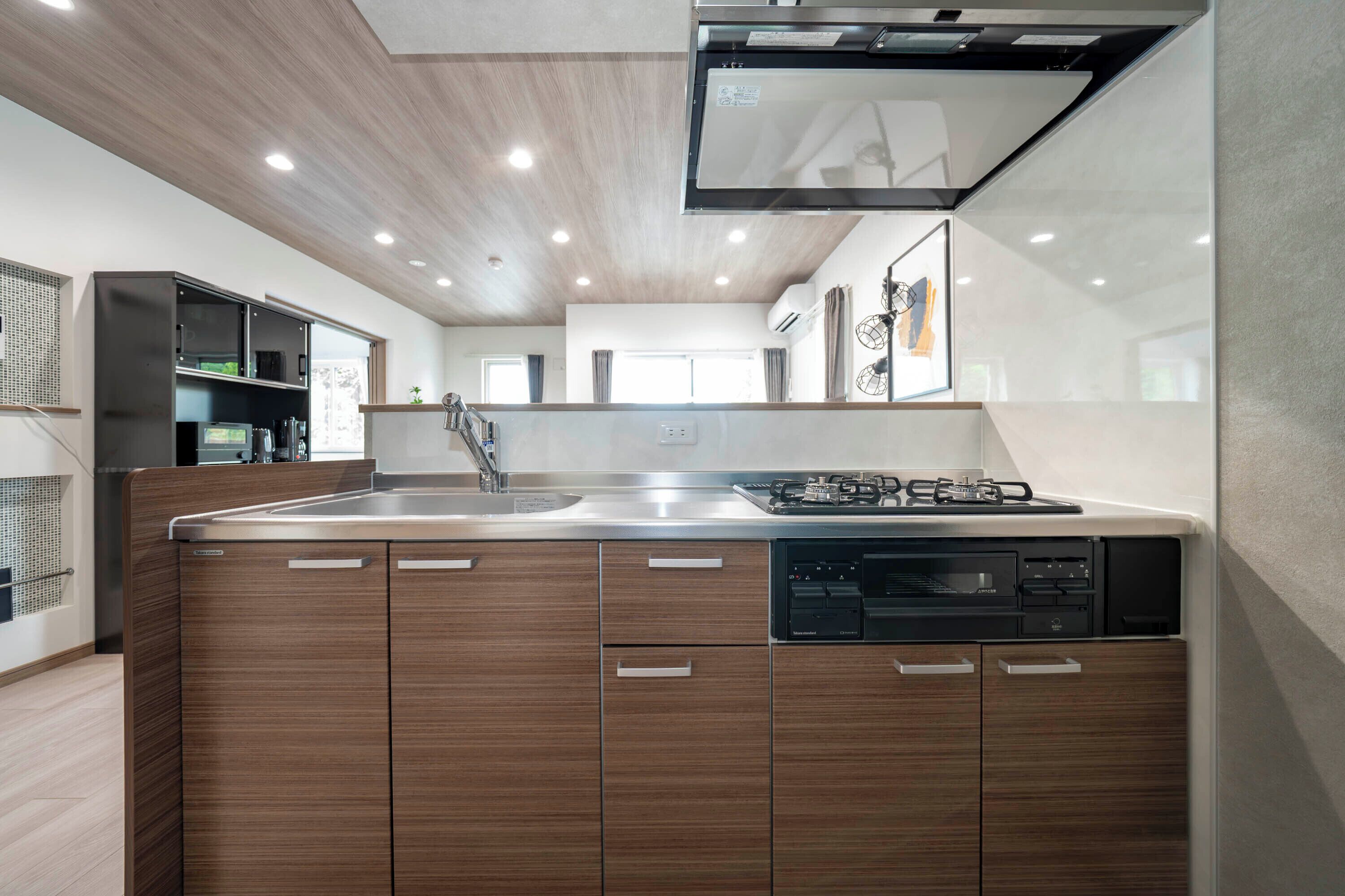 Réfrigérateur, micro-ondes, grille-pain, cuiseur de riz