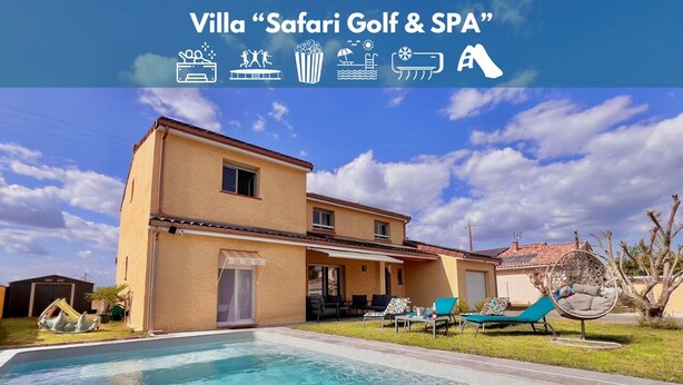 A villa with a swimming pool, outdoor seating, and a hanging chair. - Villa Safari Golf & Spa - Toulouse - prox. Airbus (Plaisance-du-Touch)