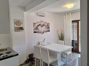 Apartment (Two Bedroom Apartment with Balcony) | Dining room