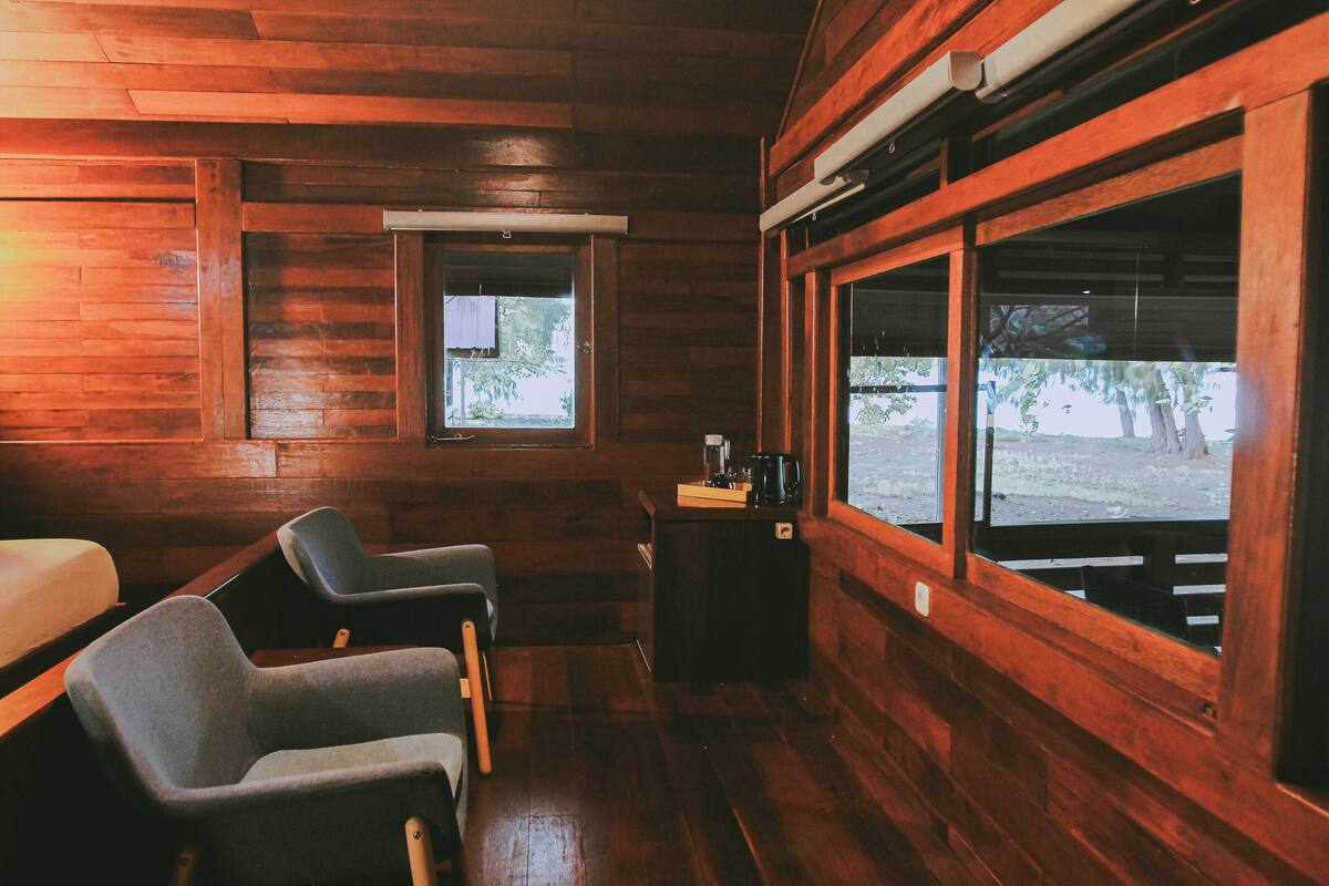 In-room safe, desk, laptop workspace, free WiFi