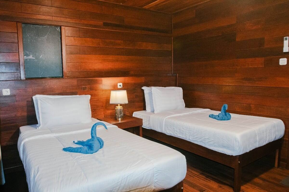 In-room safe, desk, laptop workspace, free WiFi