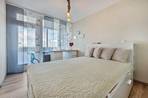 1 bedroom, bed sheets