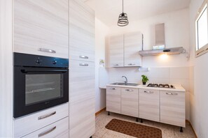 Fridge, microwave, oven, coffee/tea maker