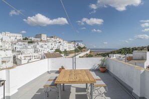 Outdoor dining - Casa Amaro - Apartment in Vejer de la Frontera with Terrace & Mountain Views (Vejer de la Frontera)