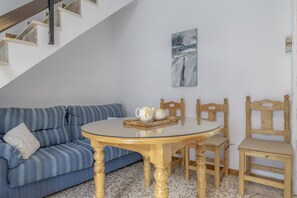 Dining - Casa Amaro - Apartment in Vejer de la Frontera with Terrace & Mountain Views (Vejer de la Frontera)