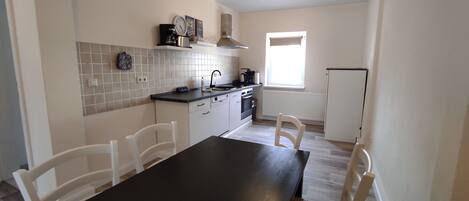 ميكروويف، فرن، موقد طهي مسطح، غسالة أطباق