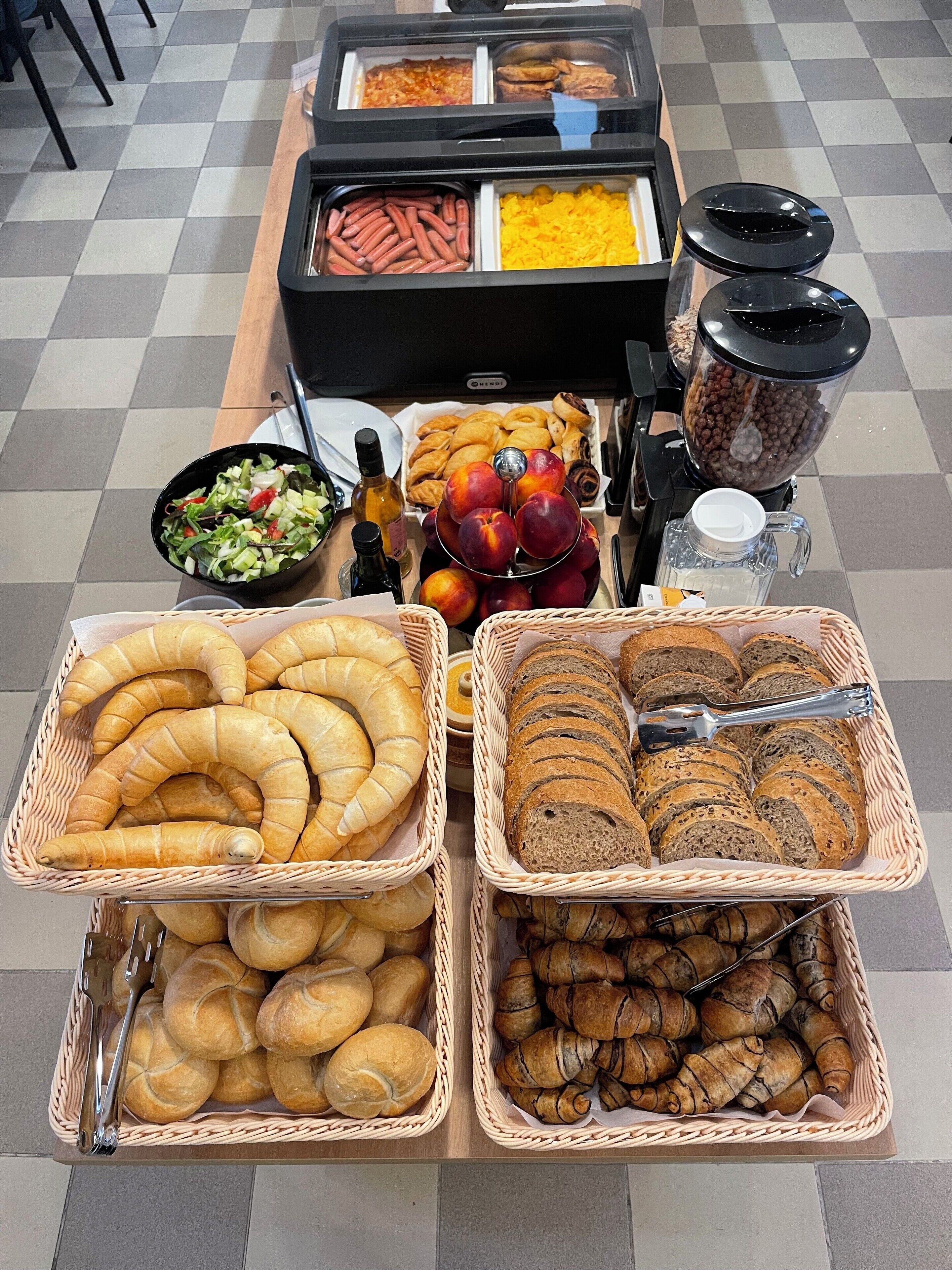 Free daily continental breakfast