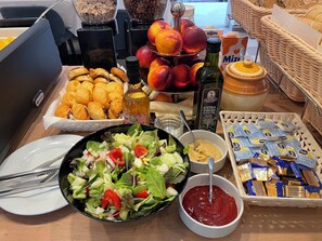 Free daily continental breakfast
