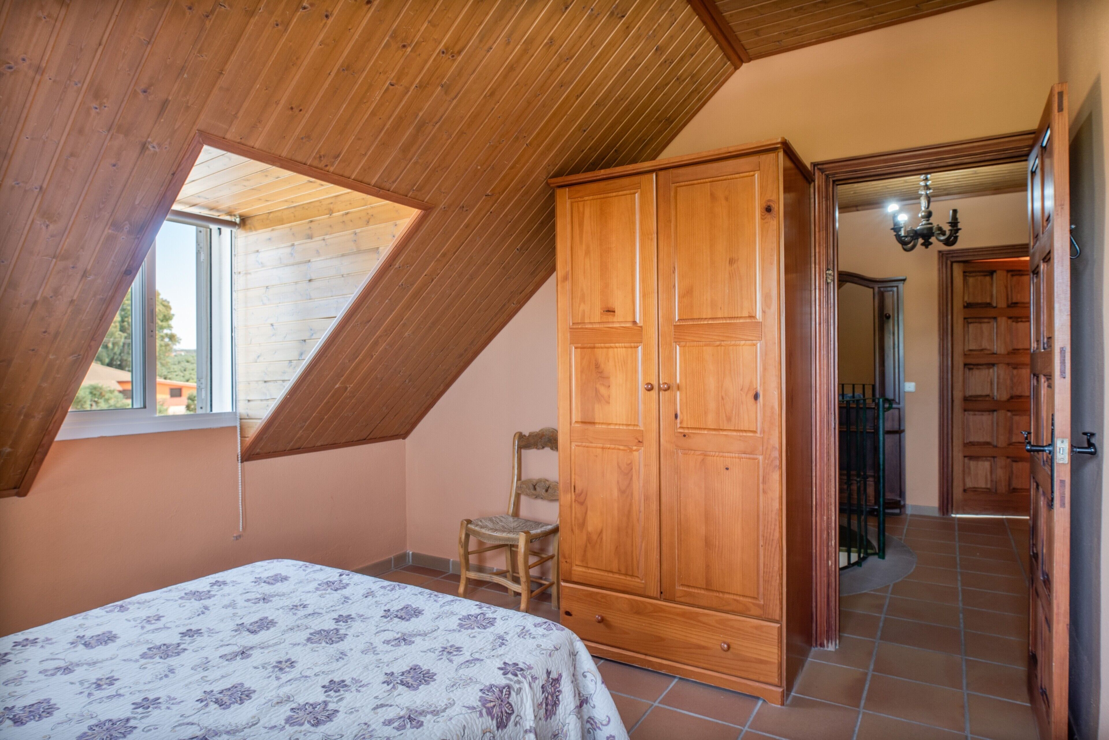 5 bedrooms, bed sheets