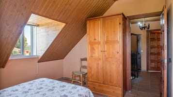 5 bedrooms, bed sheets