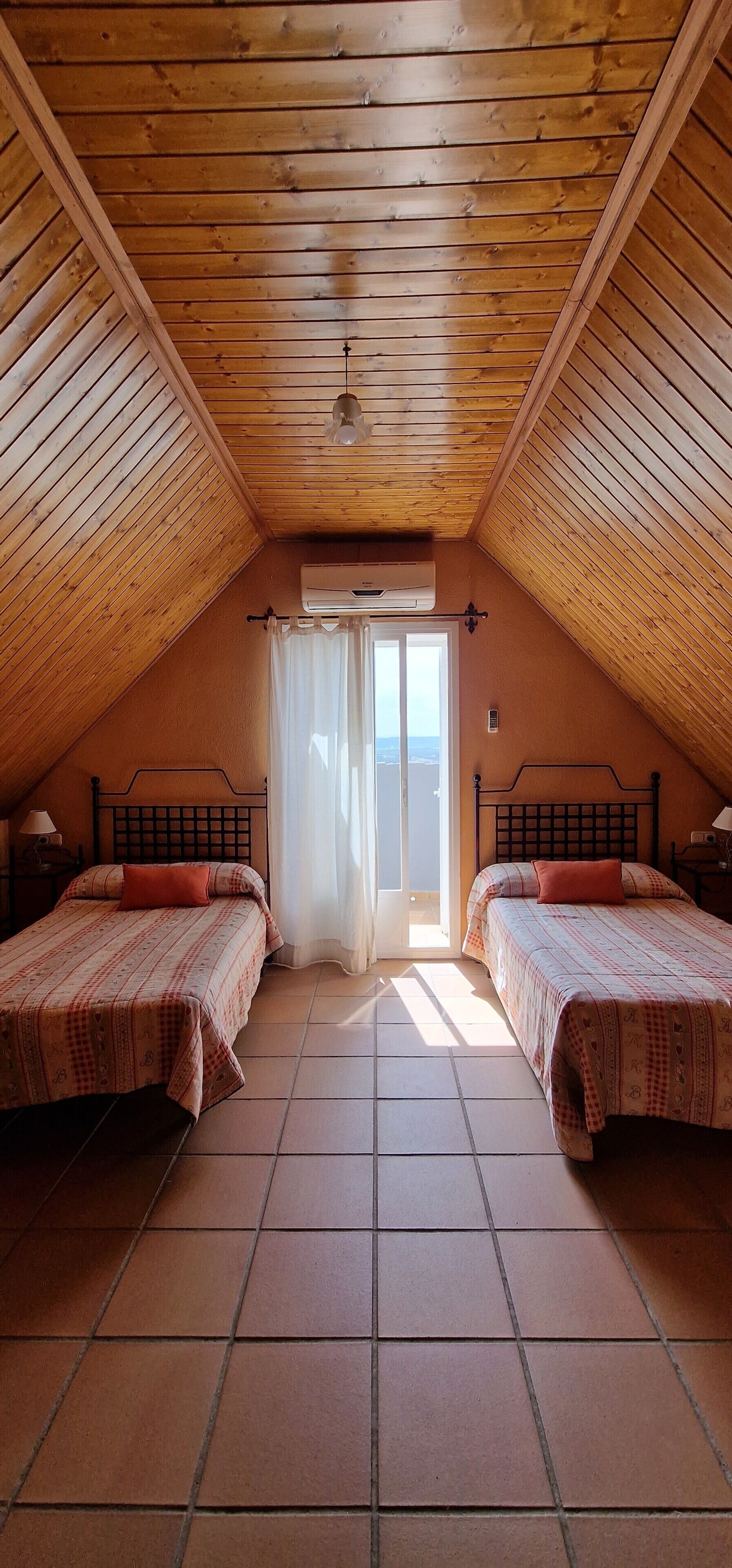 5 bedrooms, bed sheets