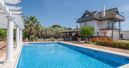 Holiday Home 'Los Rosales De La Palmilla' with Private Pool, Balcony and Air Conditioning