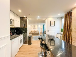 Fridge, microwave, oven, coffee/tea maker