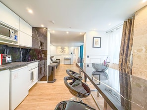 Fridge, microwave, oven, coffee/tea maker