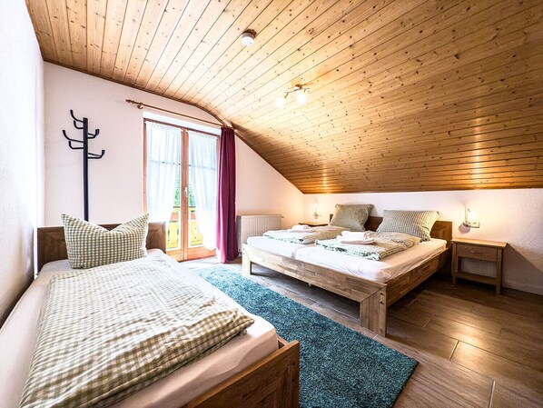 5 quartos, Wi-Fi de cortesia, roupa de cama