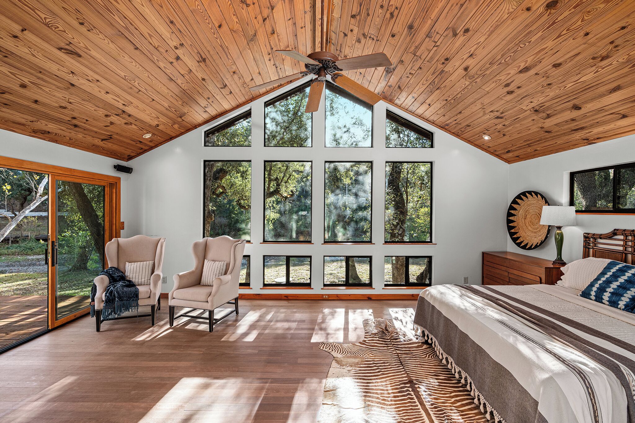 4 habitaciones, tabla de planchar con plancha, cuna de viaje y wifi 