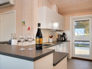 Fridge, microwave, dishwasher, cookware/dishes/utensils