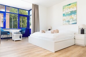 3 bedrooms, desk, iron/ironing board, free WiFi