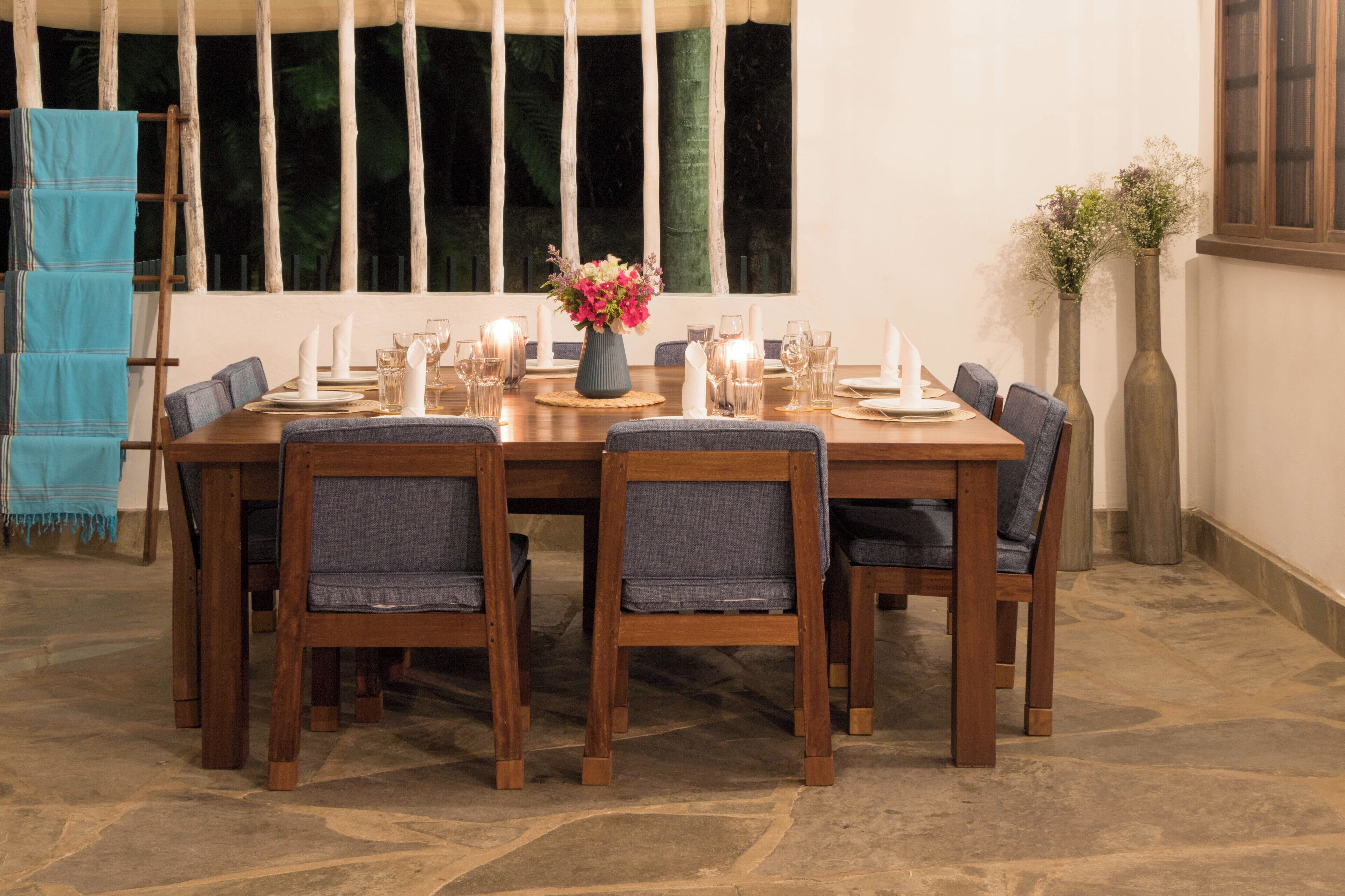 تناول الطعام بالخارج