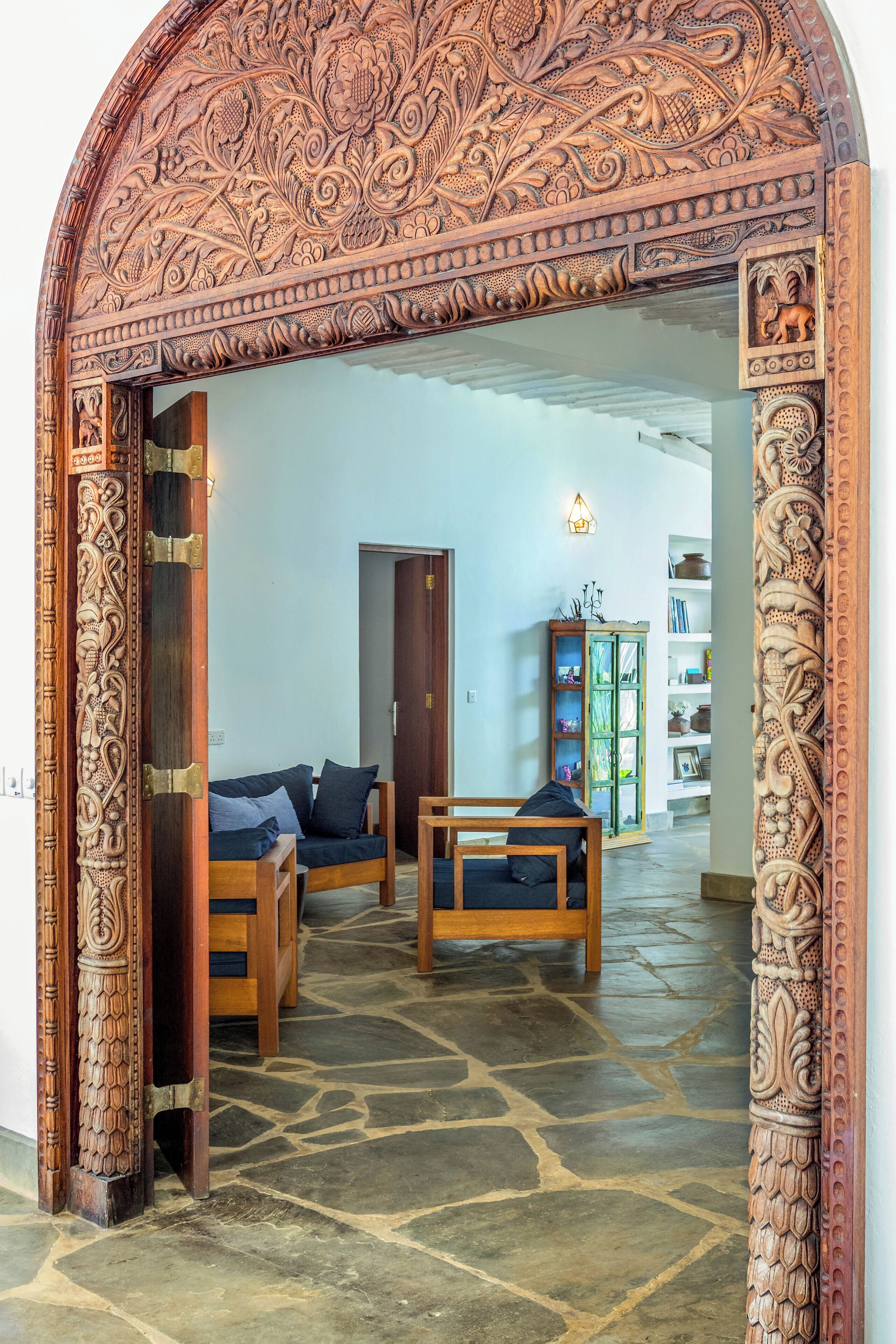 المنشأة من الداخل