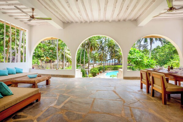 Outdoor dining - Marula House 4BD Villa, Diani Beach (Diani Beach)