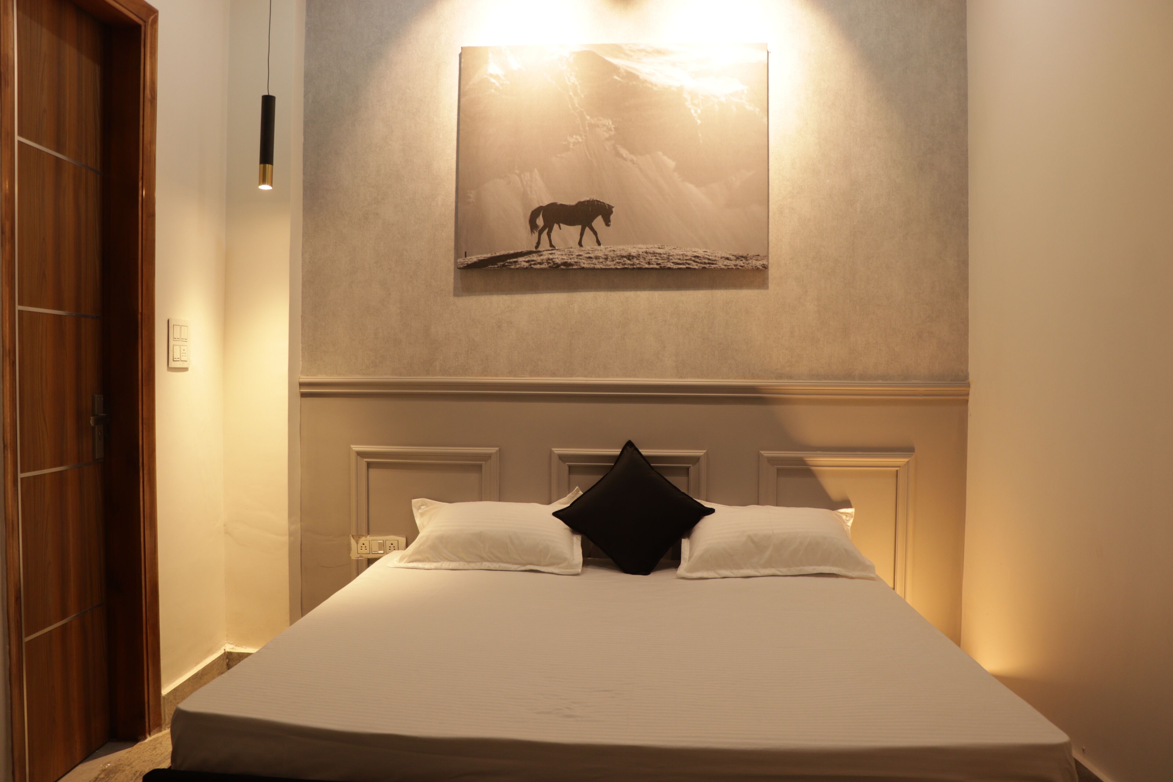 Iron/ironing board, free WiFi, bed sheets