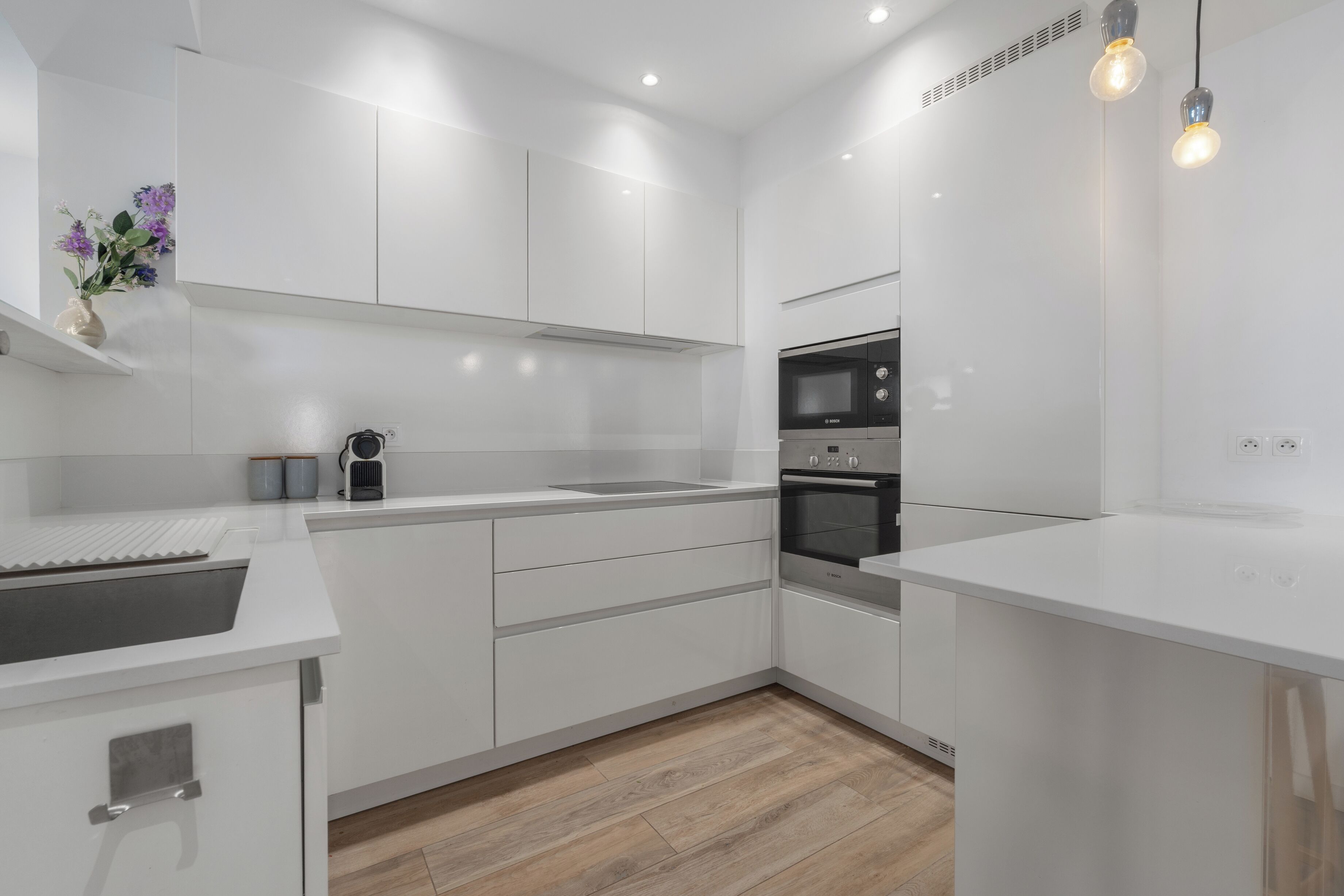 ثلاجة، فرن، غسالة أطباق، غلّاية كهربائية