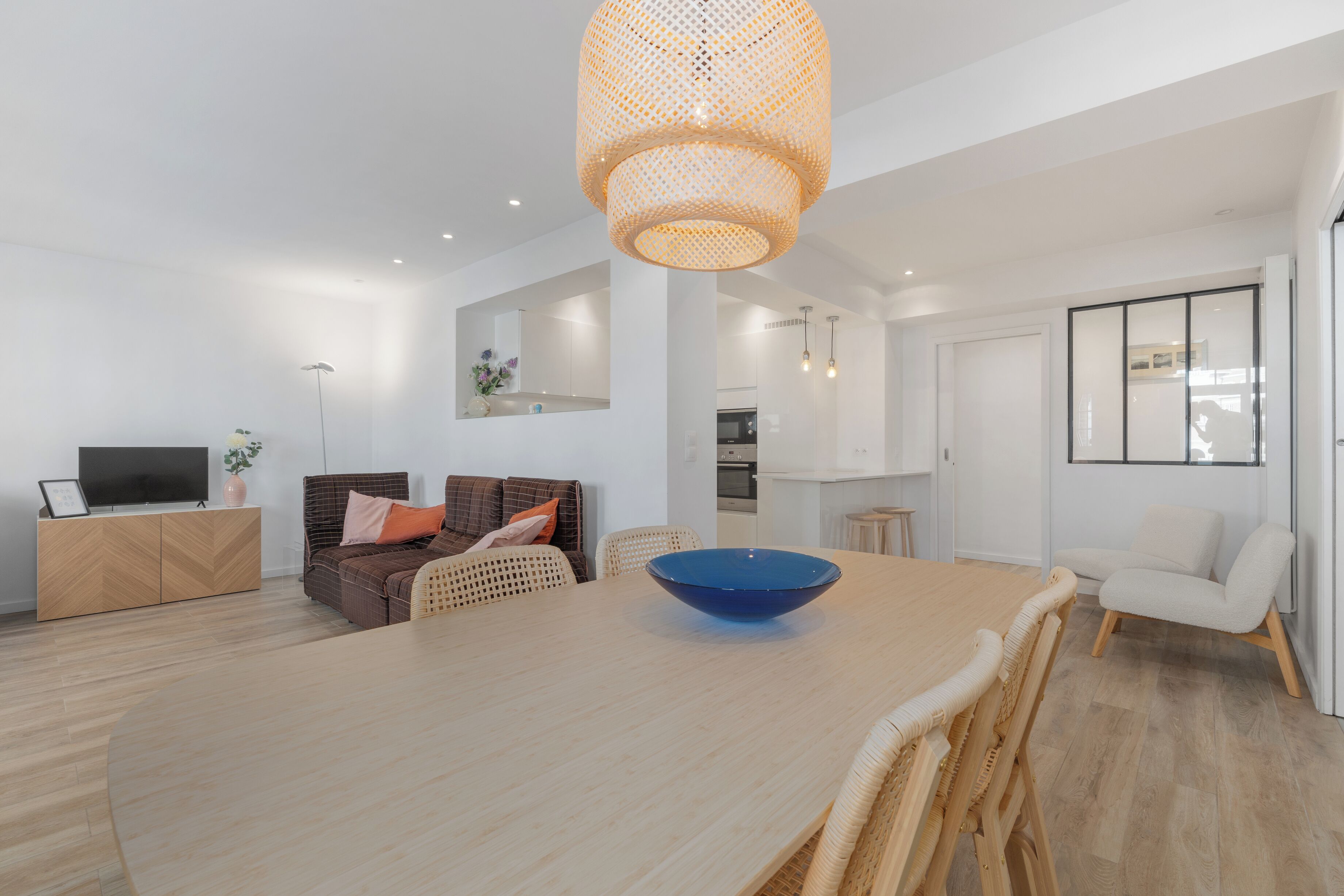 المنشأة من الداخل