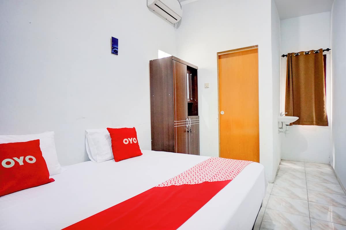Standard Double Room | Free WiFi, bed sheets