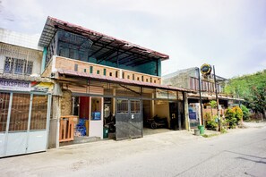 Front of property - OYO 94768 Al-hamra Guest House (Medan)