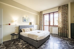 4 bedrooms, iron/ironing board, bed sheets