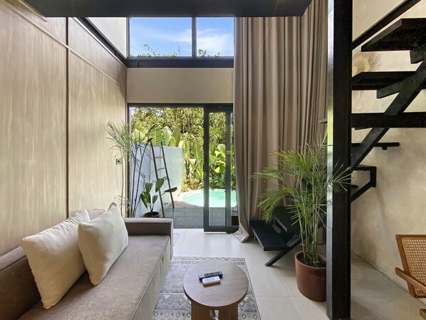 TV - Luxury Private Pool Loft Villa (Canggu)