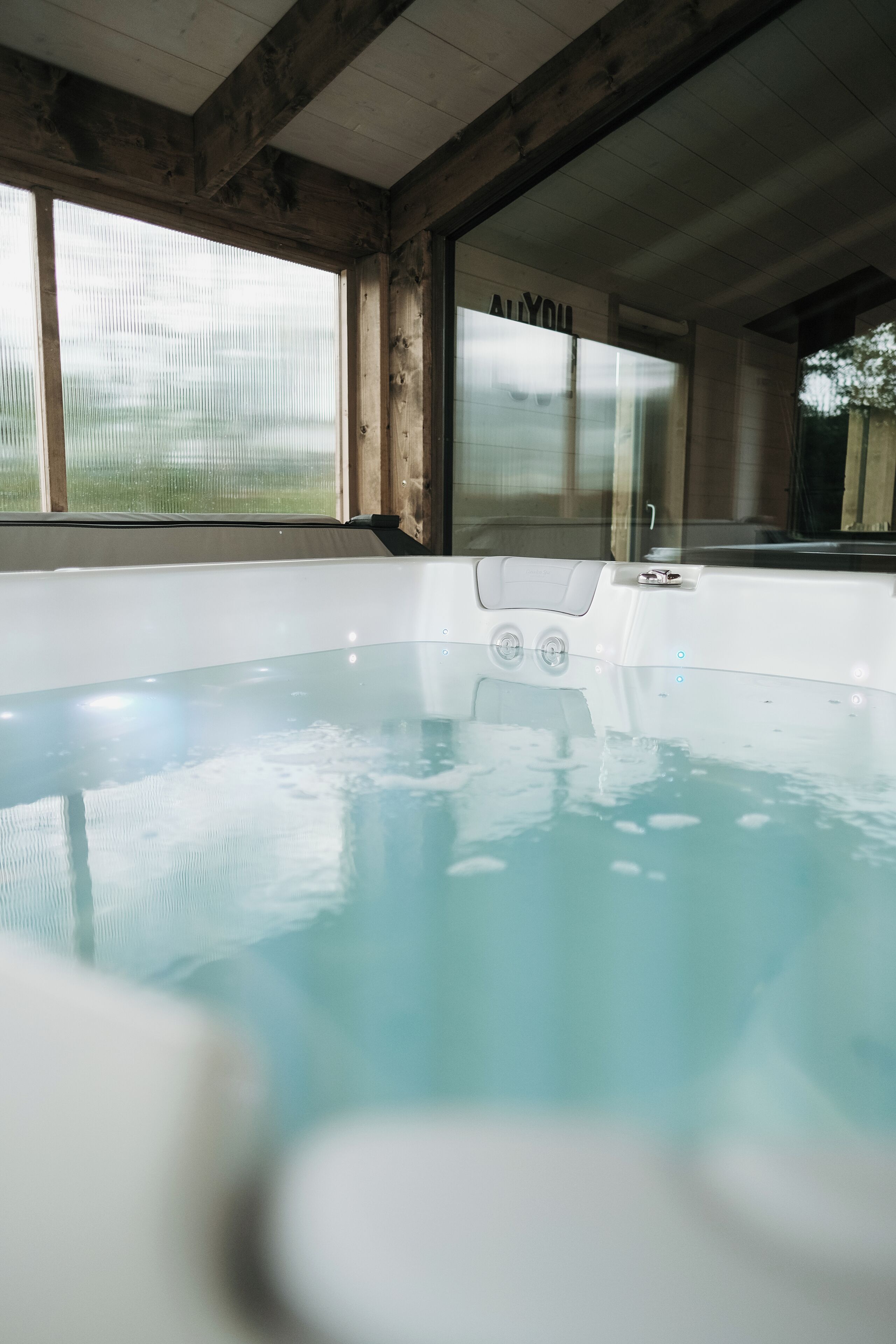 Indoor spa tub