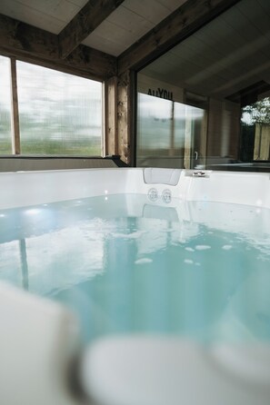 室内 SPA 浴缸