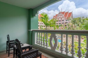 Suite Twin Room Balcony with Pool View