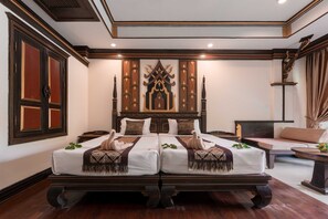 Suite Twin Room Balcony with Pool View