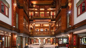 A spacious atrium with high ceilings and ornate wooden railings. - Le Ayodhaya Palace Krabi Beach Resort (Krabi)