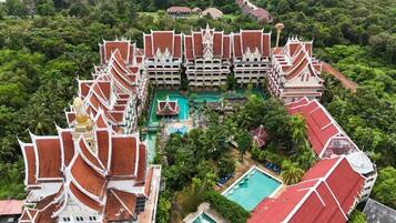 Daily full breakfast (THB 440 per person)