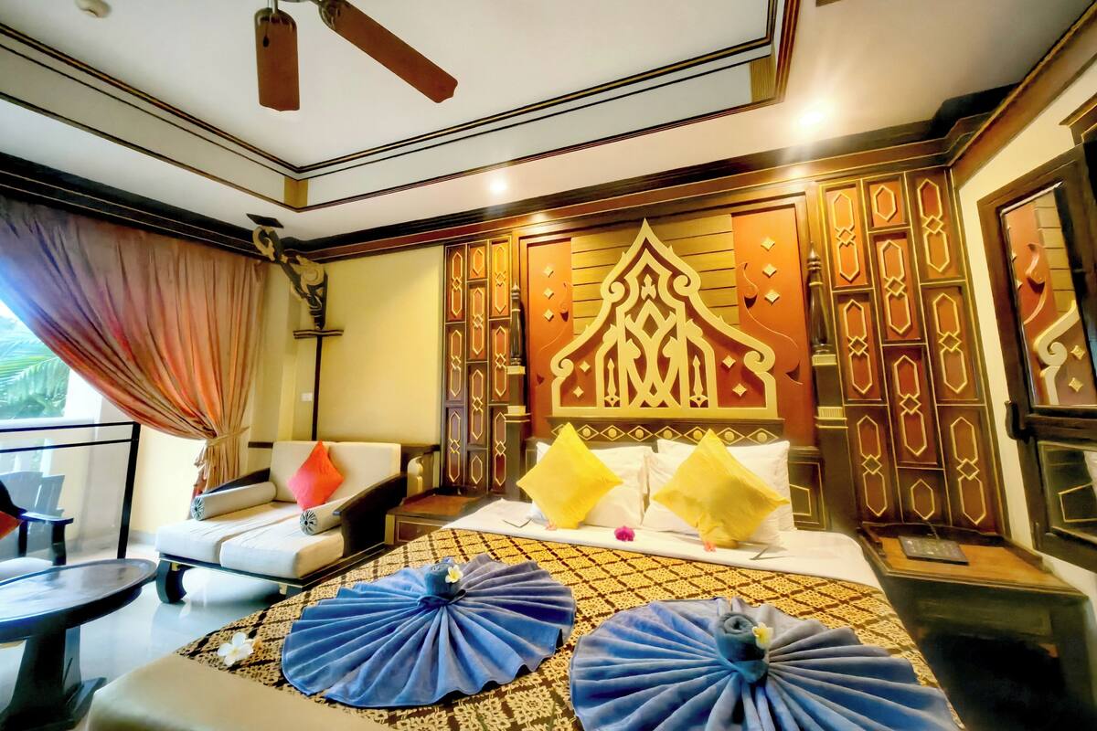 Suite Double Room Balcony with Pool View | Free WiFi