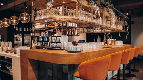 Comfortable hotel room with stunning views, modern facilities, and a calming atmosphere in the Land van Maas en Waal.