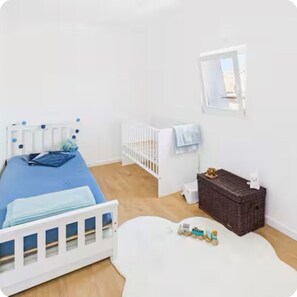 4 bedrooms, travel cot, WiFi, bed sheets
