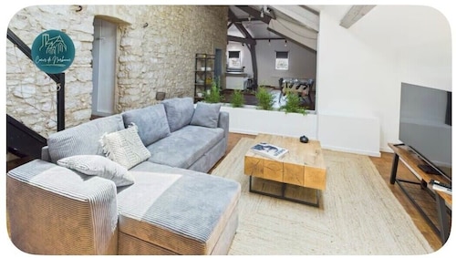 Welcome to the "Heart of Narbonne"! 150 m2 of comfort right in the historic center