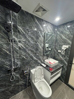 Basic Room, City View | Bathroom