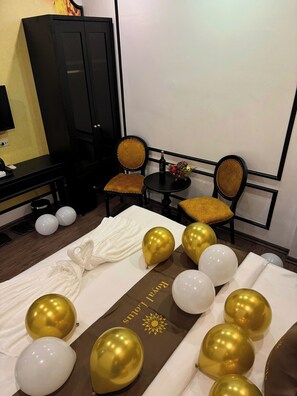 Basic Room | Frette Italian sheets, premium bedding, down comforters - Royal Lotus Villa (Thanh Xuan)