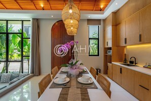Vila superluxo, 2 quartos, piscina particular | Sala de jantar