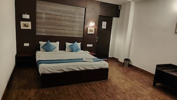 Quarto casal superior | Escrivaninha, Wi-Fi de cortesia