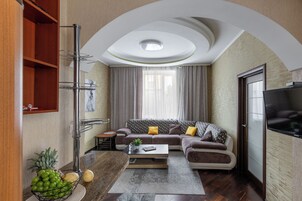 Comfort Apartment, City View | Living room | 35-inch flat-screen TV with satellite channels